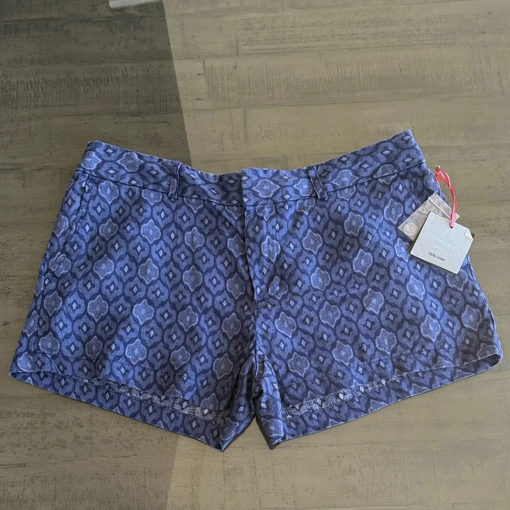 100% Linen Indigo Print Shorts. Womens Size 8. Inseam 3 inch. NWT Cynthia Rowley
